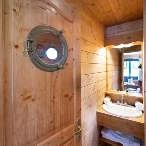 Champagne-Roulotte_Hoteliere-6-1024x320